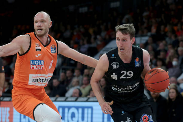 将球精准地 将球精准地